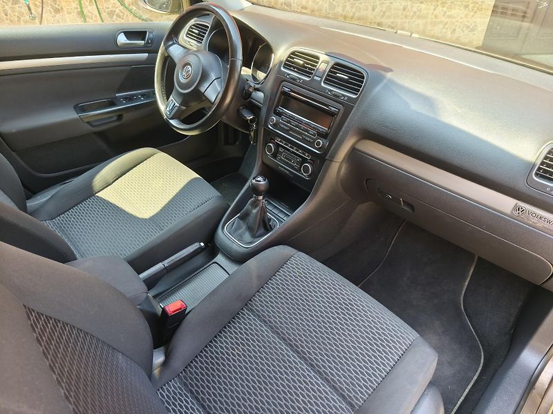 Volkswagen Golf (2012) 1.6Tdi 77kw, r.v.2012 - fotka 6 z 9