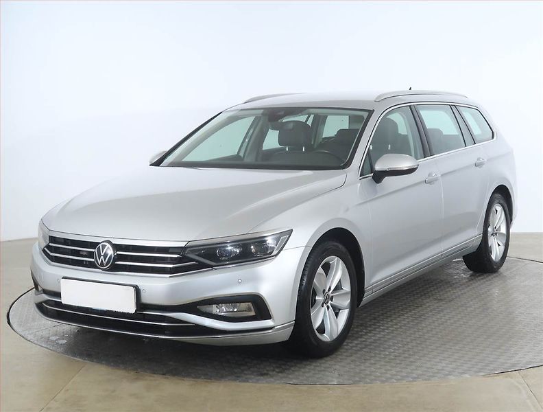Volkswagen Passat (2021) 2.0 TDI, Automat, Kůže, Navi - fotka 2 z 20