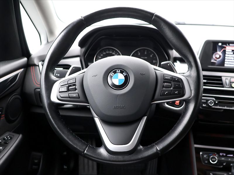BMW Řada 2 2,0 218da 110kW Sport line CZ - fotka 17 z 34