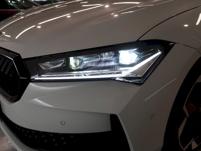 Škoda Superb (2025) SPORTLINE 2.0TDI 142KW 4x4 DSG - fotka 10 z 51