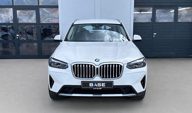 BMW X3 xDrive20i - fotka 2 z 22