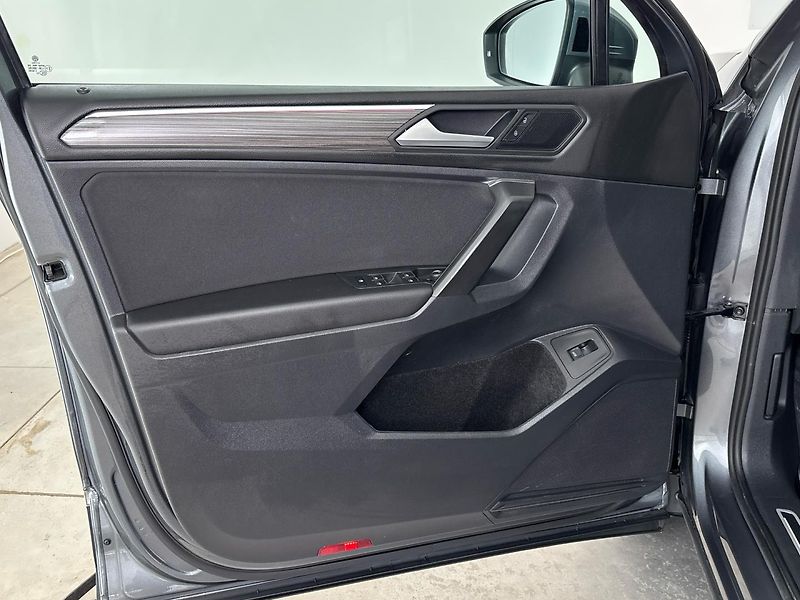 Volkswagen Tiguan Elegance 4Motion DSG - fotka 13 z 30