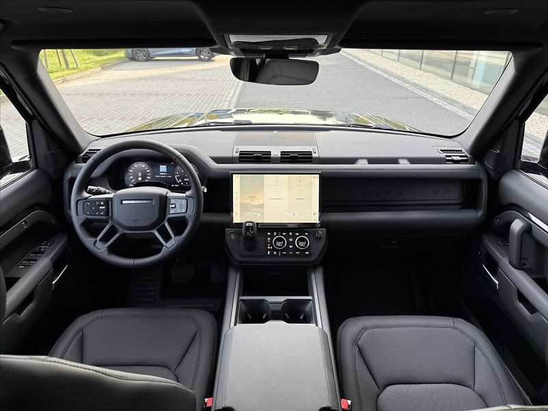Land Rover Defender (2026) 3,0 110 X-DYNAMIC SE D250 - fotka 18 z 27