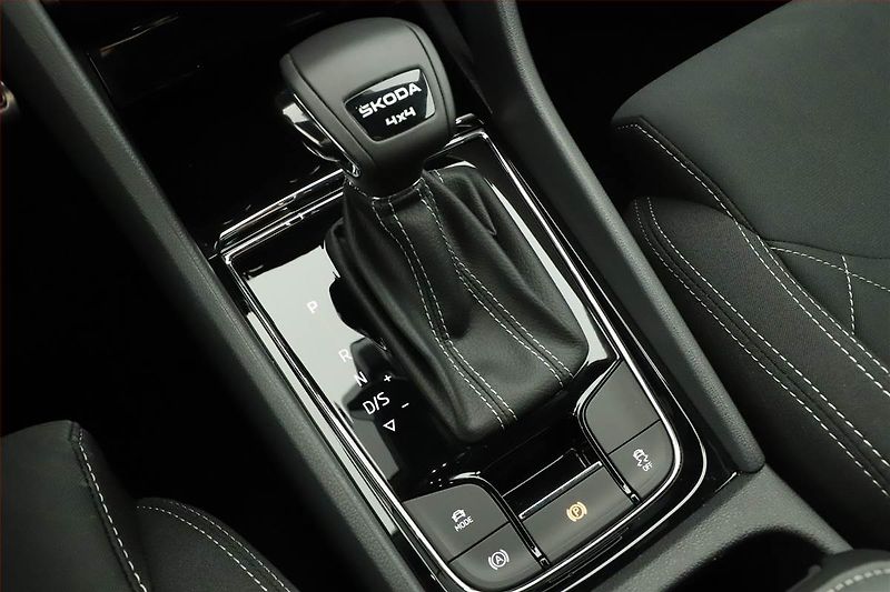 Škoda Karoq (2025) 2.0 TSI, SPORTLINE, AUTOMAT - fotka 17 z 21