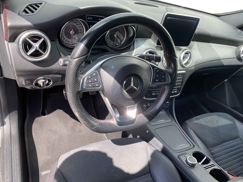 Mercedes-Benz CLA (2015) 2.0 i 250, AT, bixen, navi - fotka 12 z 20