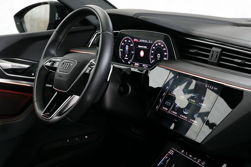 Audi e-tron 55 300kW SB BlackEdit ZÁRUKA - fotka 20 z 48