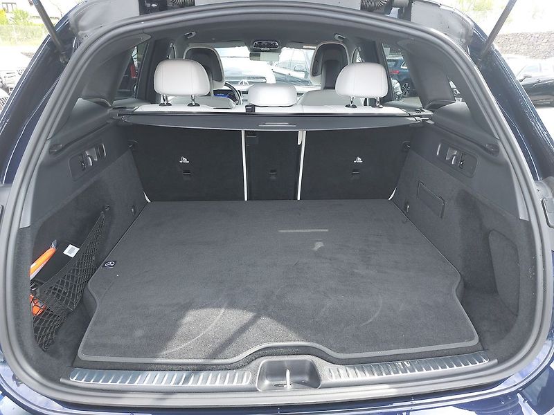 Mercedes-Benz GLC 300de AMG 4Matic - fotka 12 z 26