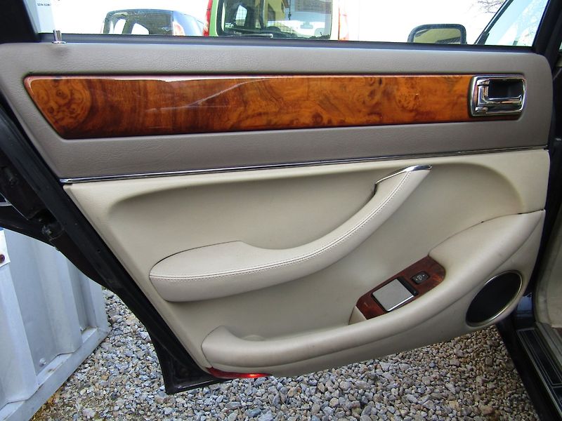 Jaguar XJ6 (1995) 3.2 R6 155kW  PLNĚ POJÍZDNÉ - fotka 20 z 35