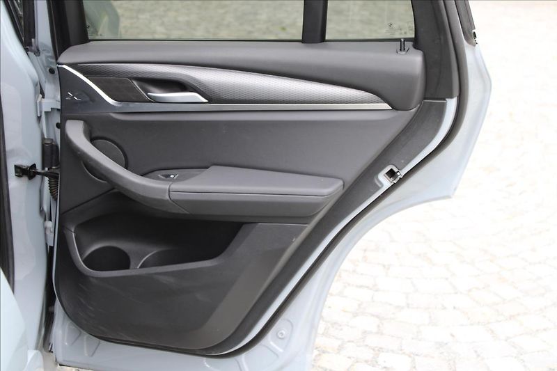 BMW X3 20d xDrive/M-Paket/Tažné - fotka 28 z 39