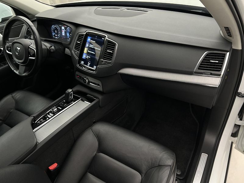 Volvo XC90 B5 AWD MOMENTUM AUT CZ - fotka 20 z 37