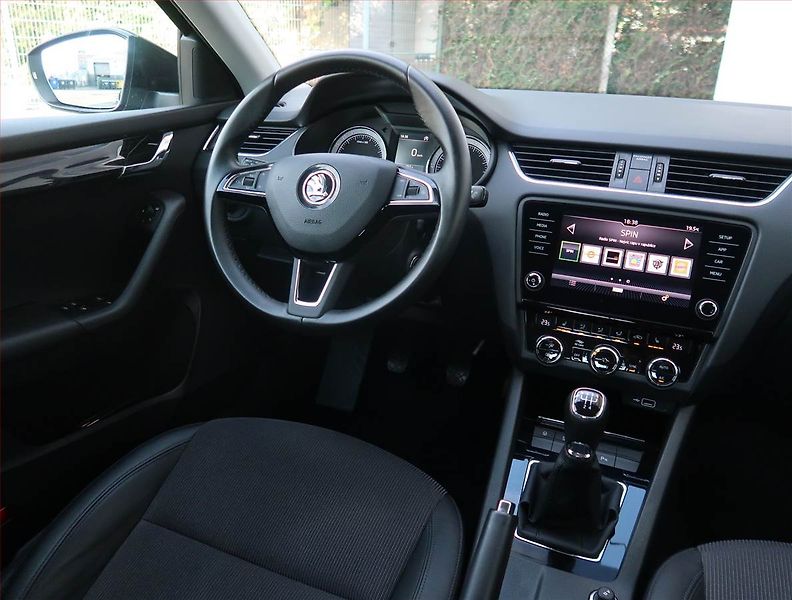 Škoda Octavia (2019) Style 1.6 TDI, ČR,1.maj - fotka 7 z 17