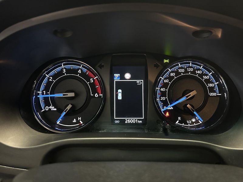 Toyota Hilux (2021) 2.8D-4D Double Cab 4x4 JBL - fotka 17 z 26