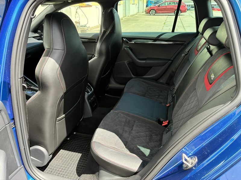 Škoda Octavia 2.0 TDI 4x4 DSG / 135 kW RS - fotka 10 z 26