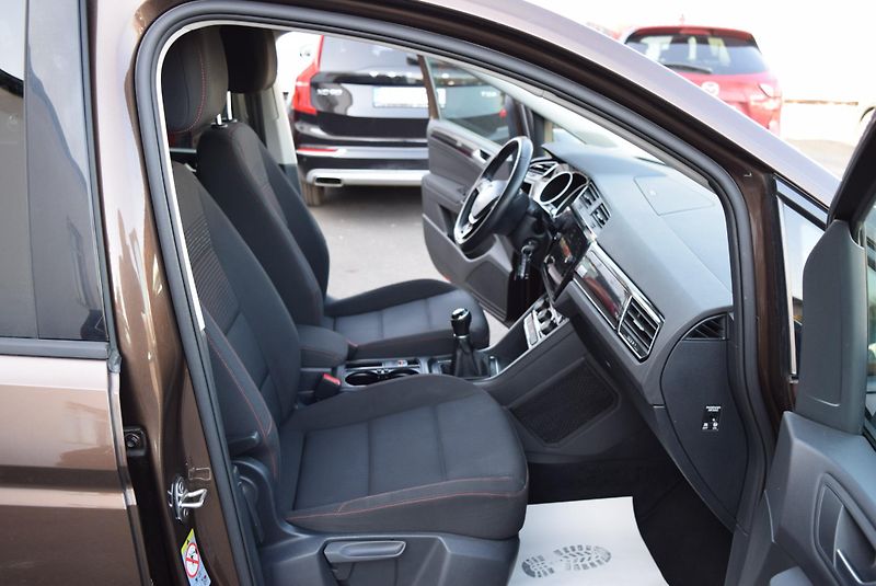 Volkswagen Touran (2018) 1.4TSI 110kw COMFORTLINE 7MÍST - fotka 38 z 51