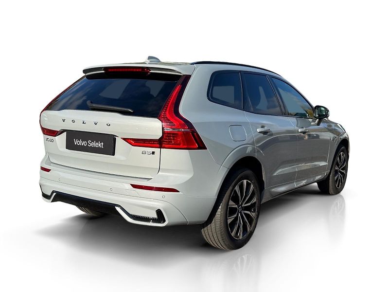 Volvo XC60 B5 AWD /1. maj / výhřev + kola - fotka 6 z 40