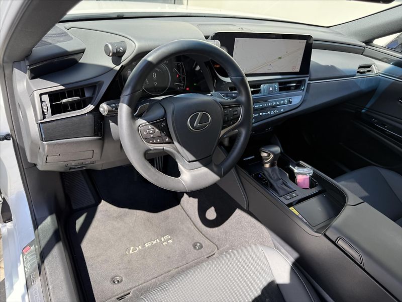 Lexus ES 300h 2,5 LIMITED EDITION  ES - fotka 7 z 19
