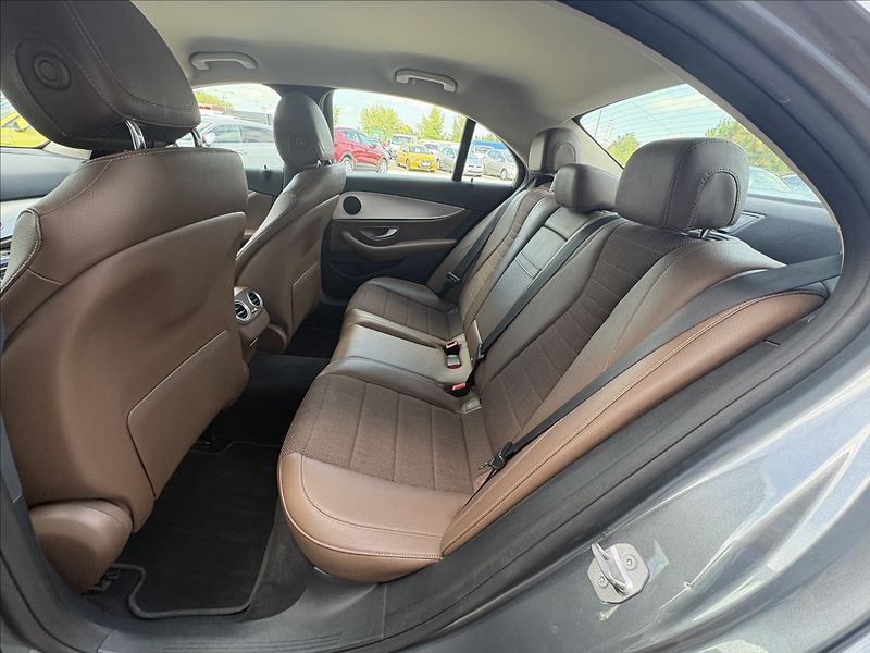 Mercedes-Benz Třídy E 2,0 220 d - fotka 20 z 28