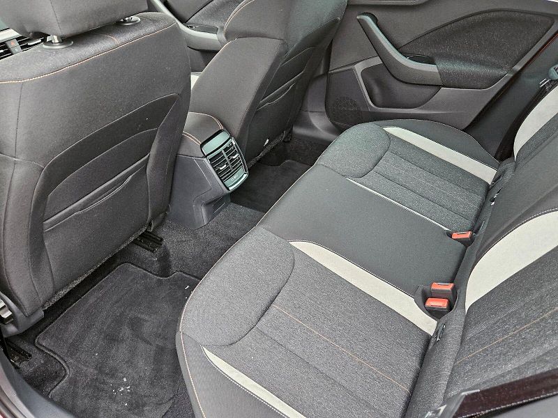 Škoda Kamiq (2024) TOP SELECTION TSI 85/1.0 A7F - fotka 22 z 28