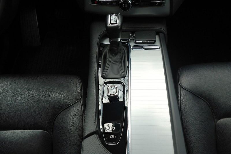 Volvo XC90 (2015) Momentum 2.0 D5 AWD 165 kW - fotka 22 z 34