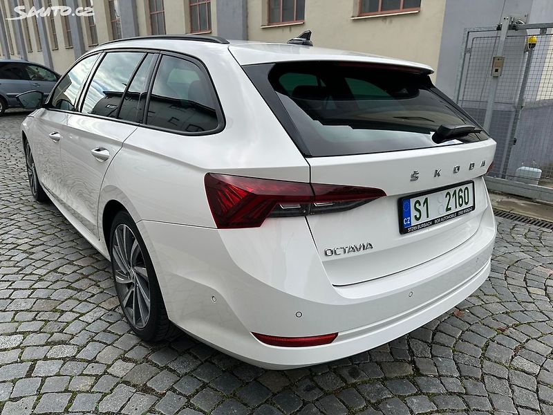 Škoda Octavia 2,0 TDI Sportline paket - fotka 11 z 43