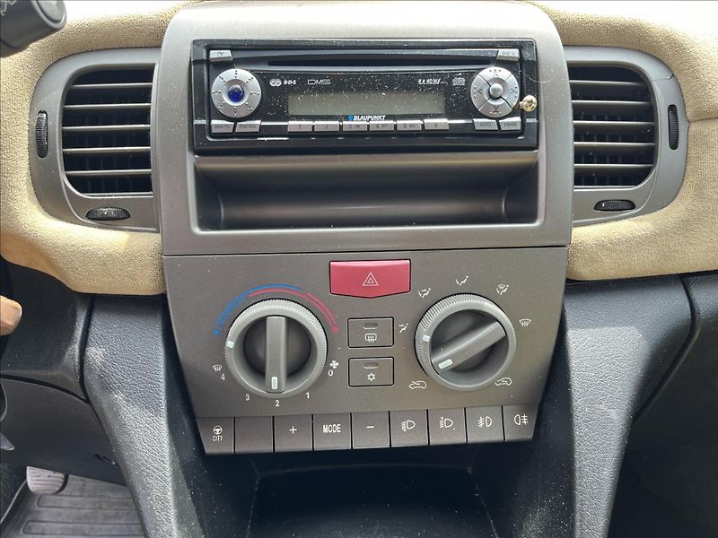 Lancia Y 1,2 i STK 9/2027 - fotka 15 z 25