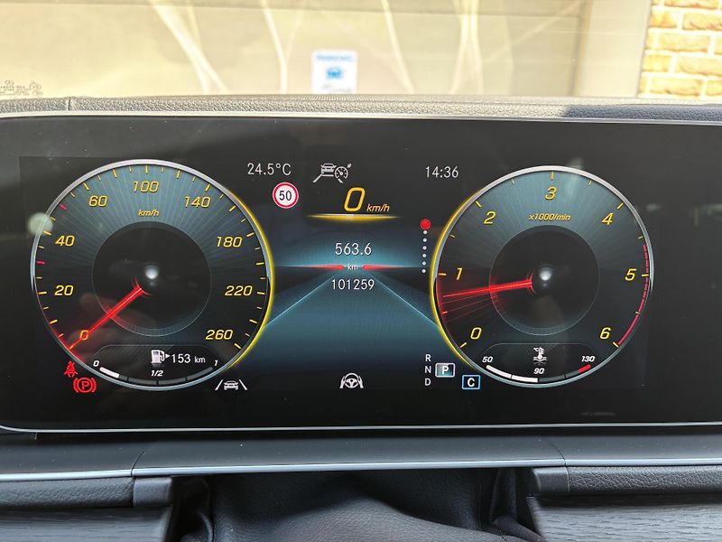 Mercedes-Benz GLE (2023) 400d 4MATIC 9GTRONIC AMG Paket - fotka 122 z 166