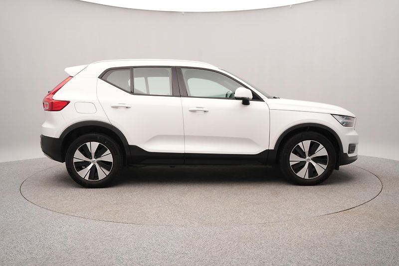 Volvo XC40 D3 MOMENTUM AUT  - fotka 12 z 46