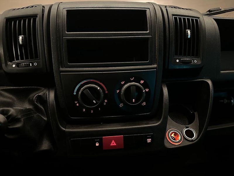 Citroën Jumper (2017) 2,0 HDI L2H2 7 MÍST  - fotka 12 z 12