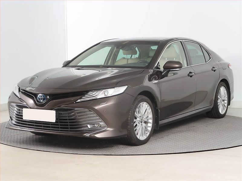 Toyota Camry (2021) 2.5 Hybrid - fotka 2 z 19