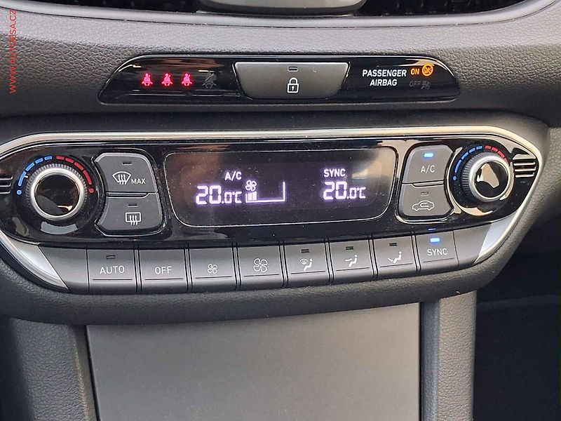 Hyundai i30 (2021) 1.5 T-GDi, Prime, LED, panor - fotka 17 z 22