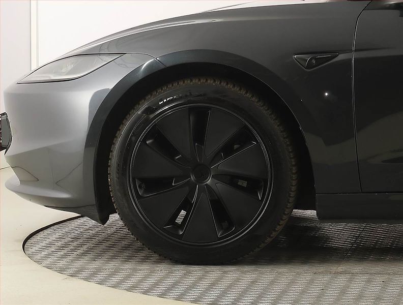 Tesla Model 3 (2023) Standard Range 60kWh, SoH 98% - fotka 13 z 32