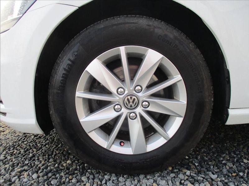 Volkswagen Golf 1,0 TSI,klima,Apple/Android - fotka 27 z 28