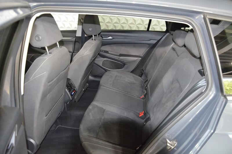 Volkswagen Golf (2023) Var.2.0TDI 110 Style AT - fotka 17 z 18