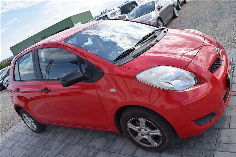 Toyota Yaris 1,0 i 51KW ZAD. PARK. SENZORY - fotka 4 z 40
