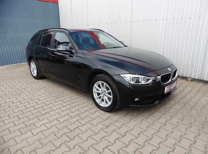 BMW Řada 3 320d xDrive Advantage Touring - fotka 2 z 18