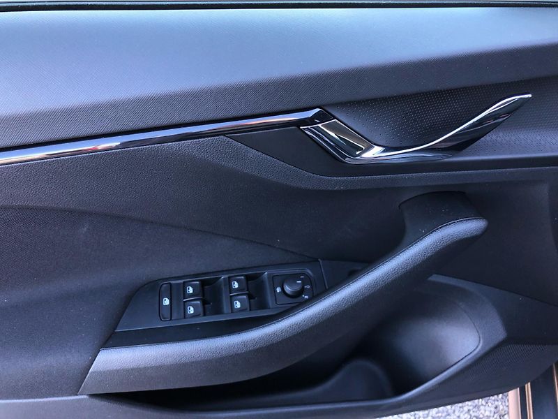 Škoda Kamiq 1,0 TSI - fotka 15 z 28