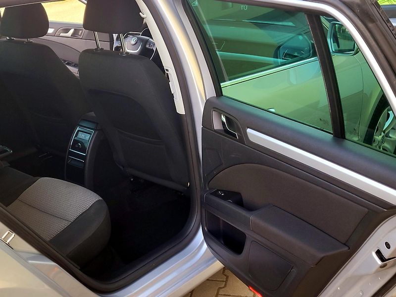 Škoda Superb TSi 1.maj, NOVÉ ROZVODY    - fotka 19 z 46