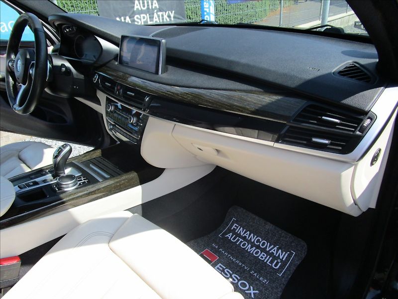 BMW X5 xDrive 30d M-Paket  ČR - fotka 27 z 70