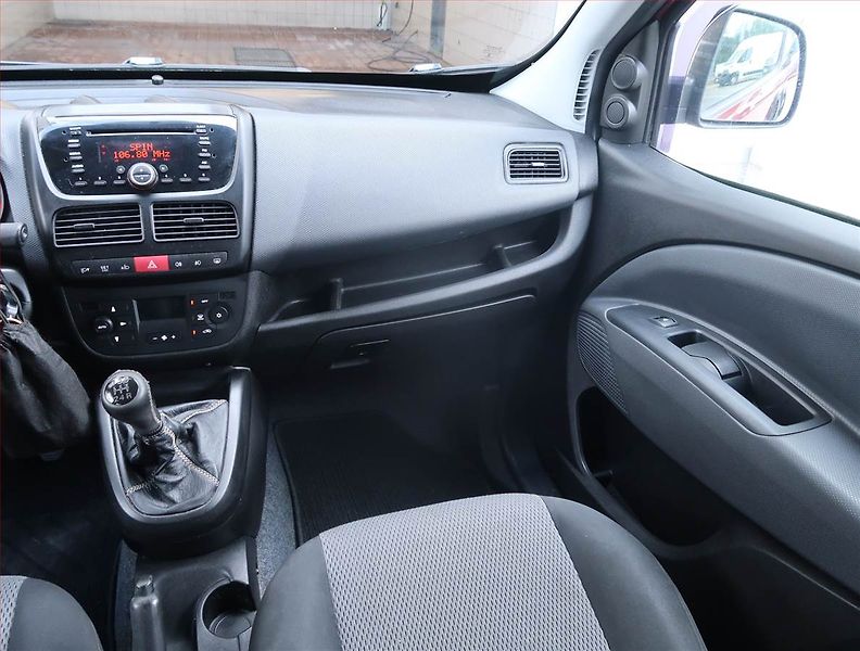 Fiat Dobló (2010) 1.3 MultiJet, 5Míst - fotka 8 z 14