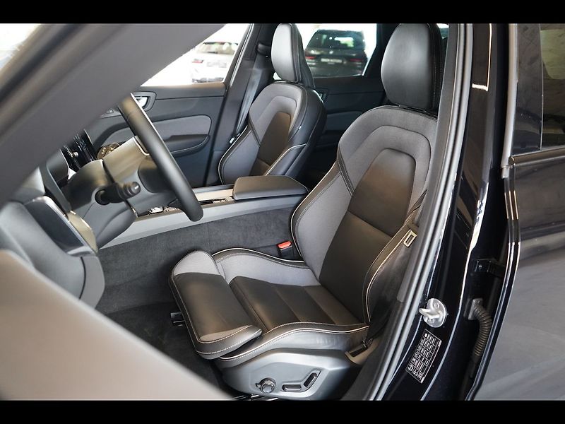 Volvo XC60 T8 PLUS Black Edition, 360°,HK - fotka 18 z 47