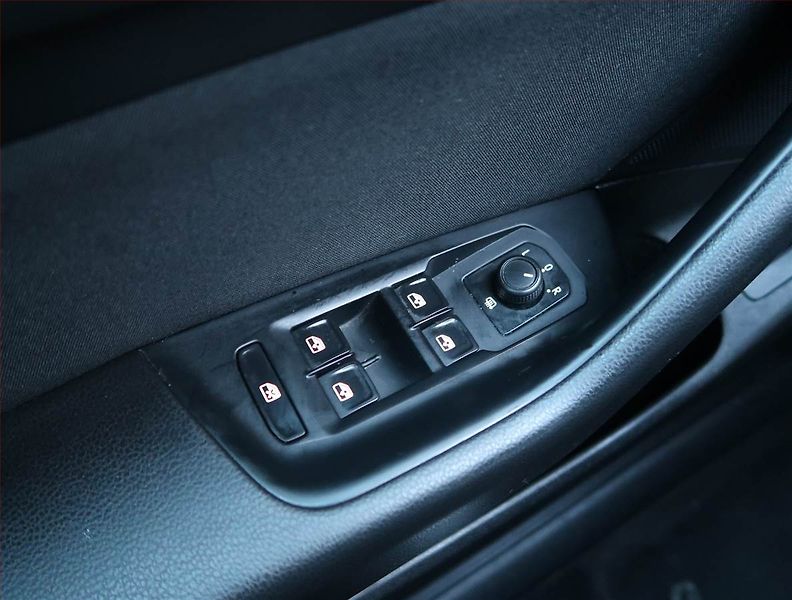 Volkswagen Passat (2017) 2.0 TDI, Automat, Serv.kniha - fotka 19 z 22