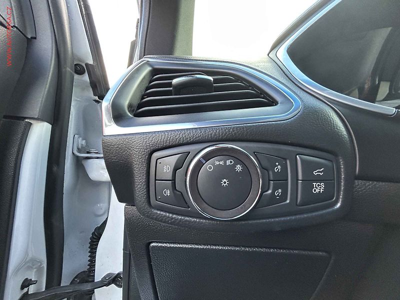 Ford Edge (2019) 2.0TDCi, 1.maj, AT - fotka 12 z 16