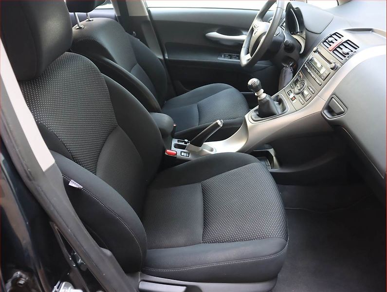 Toyota Auris (2012) 1.4 D-4D, Navi, Vyhř. sedaček - fotka 9 z 17