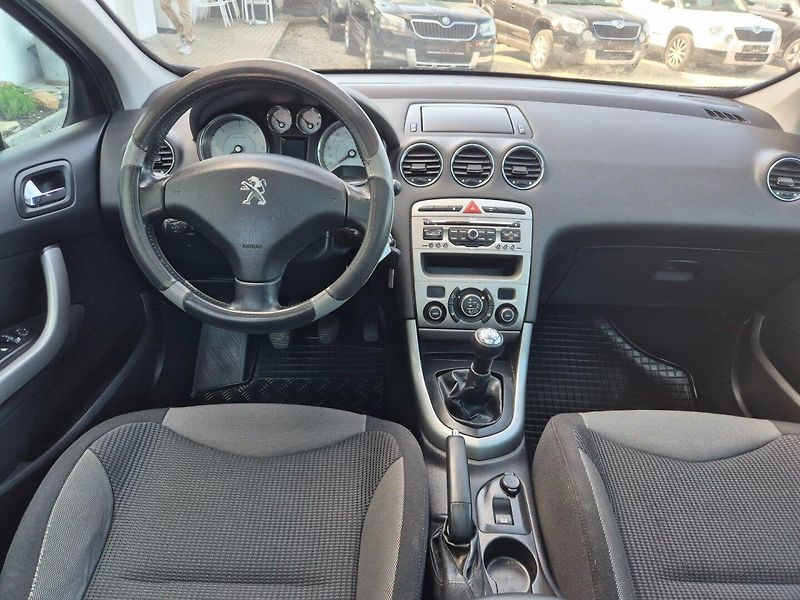 Peugeot 308 (2013) 1.6HDi Xenony , TZ , Nová STK - fotka 17 z 32