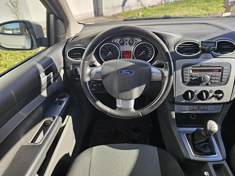 Ford Focus (2011) 1.6i, KLIMA - fotka 13 z 19