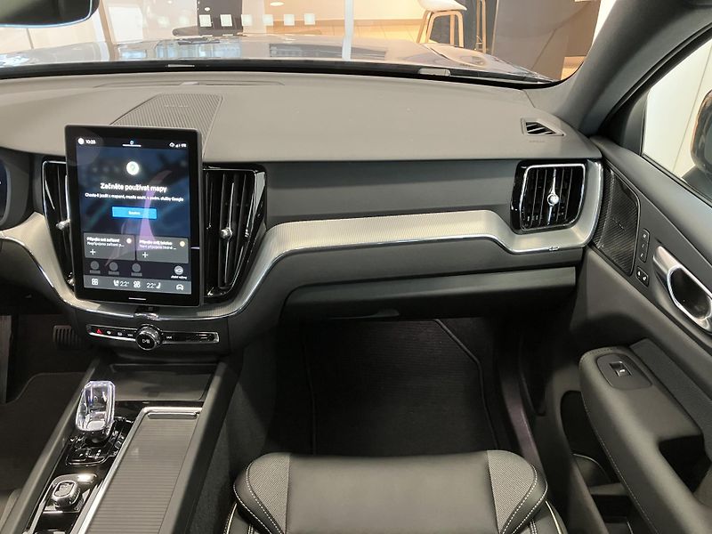 Volvo XC60 T6 eAWD Black Edition Plus AT8 - fotka 17 z 41