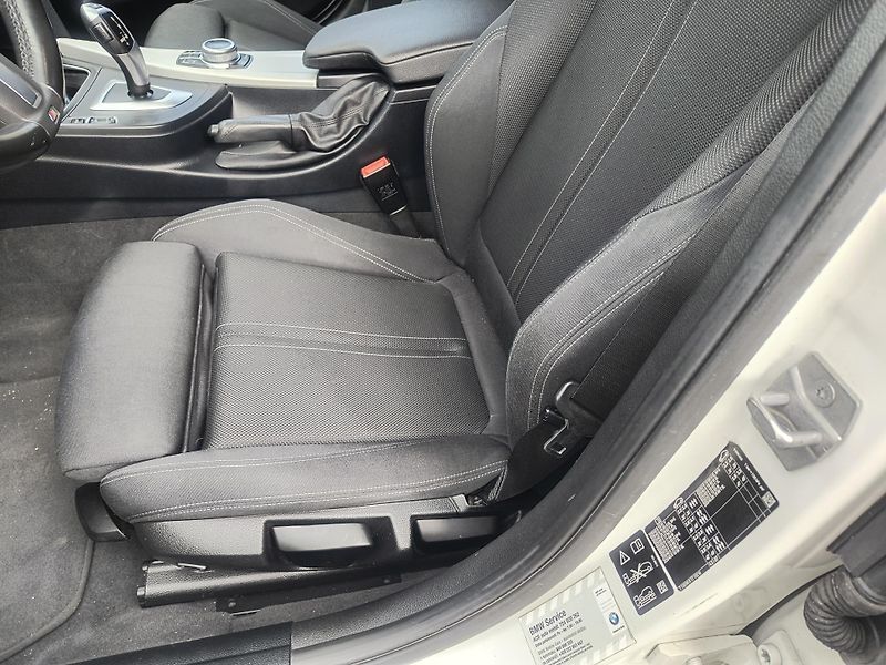BMW Řada 3 (2019) 320 M XD AT ČR/NAVI/KAMERA/ALU - fotka 29 z 53