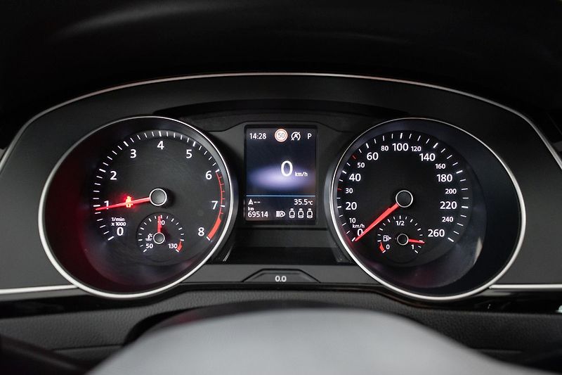 Volkswagen Passat 1.5 TSI ELEGANCE*DSG*DPH*ČR 1M - fotka 20 z 39