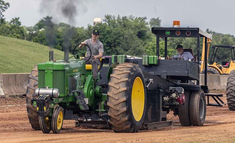 Záběr z Tractor Pullimgu v dánském Lintrupu v roce 2024.