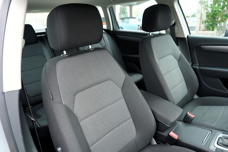 Volkswagen Passat 2.0 TDI DSG 140PS/navigace - fotka 21 z 32